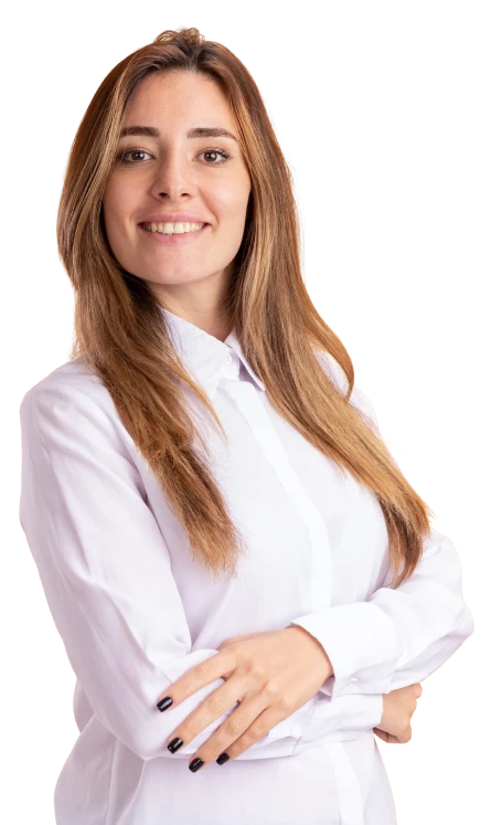 Recepcionista de clínica sorrindo