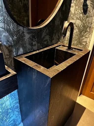 Cuba esculpida em pedra natural para lavabo — acabamento Lagunas Mármores